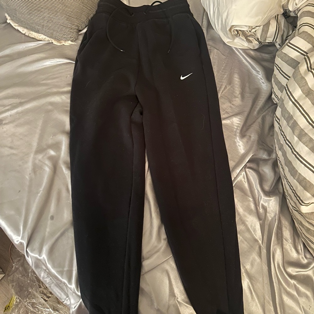 Nike Black Sweatpants with Tapered Leg and Elastic Waistband